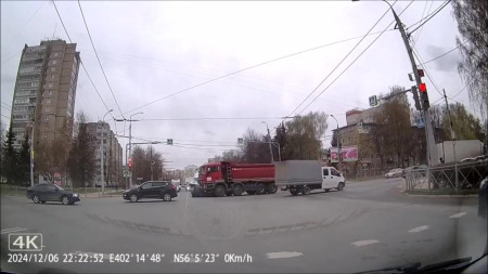 Момент ДТП со скорой и фурой во Владимире попал на видео