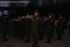 Во Владимирской области мобилизованных проводили в зону СВО под звуки военного оркестра