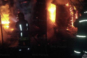 Во Владимирской области спасатели отправились тушить охваченный огнем дом