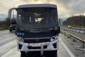На М-7 в Собинском районе 3 пассажира автобуса пострадали после ДТП с фурой