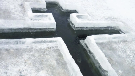 Во Владимире на Крещение в проруби окунулись 700 человек