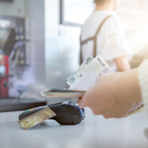 Банки начнут снижение ставок по вкладам на средние и длинные сроки