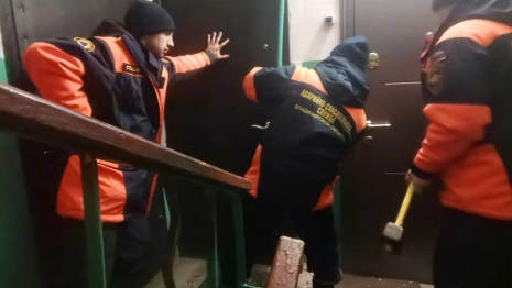 Во Владимирской области отец в неадекватном состоянии заперся в квартире с ребенком