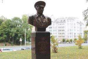 Во Владимире появился бюст создателя Воздушно-десантных войск