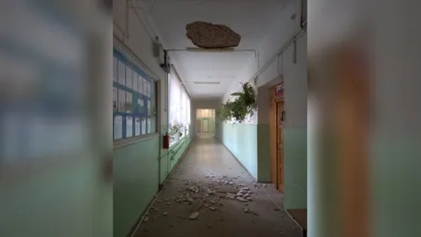 Прокуратура начала проверку после падения штукатурки на ребенка в школе Лакинска