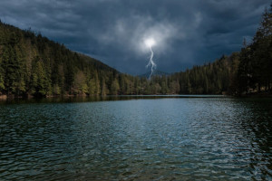 Следком начал проверку после гибели подростка от удара молнии в Киржачском районе