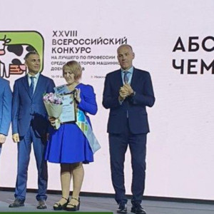 Доярка из Владимирской области надоила на автомобиль