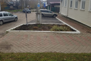 Центр занятости в Меленках остался без нового бордюра
