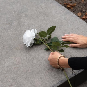 Житель Коврова обманул 8 человек с изготовлением и установкой памятников