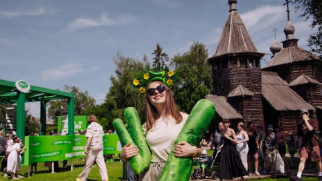 Овощной хруст, танцы, цифровые воспоминания и большой рекорд: как Суздаль отметил «Праздник огурца»