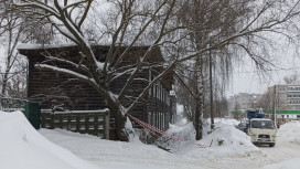 В Гусь-Хрустальном рухнула крыша деревянного барака
