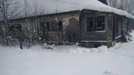 В Александрове чиновники «забили» на живущую в разваливаемся доме семью