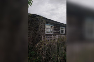 В Собинском районе женщину с двумя детьми оставили в разрушающемся доме