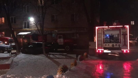 В Александрове из горящей пятиэтажки спасли 12 человек: есть грудные дети