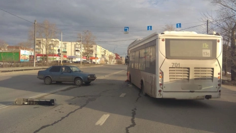 Во Владимире иномарка влетела в автобус маршрута №13с