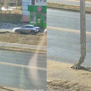 Жители Коврова испугались за разрушающийся электрический столб