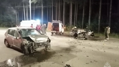 В Коврове спасатели вызволили пострадавшего из машины после ДТП