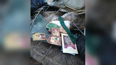 В Юрьев-Польском неизвестные выбросили иконы в мусорку