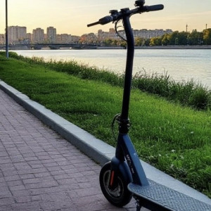 В Гусь-Хрустальном водитель электросамоката сбил 29-летнюю девушку и скрылся