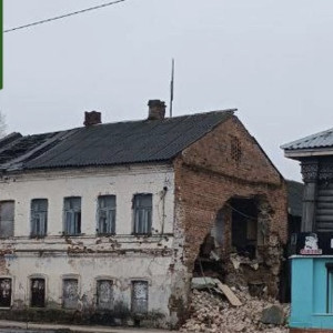 В Судогде рухнула стена дома на улице Ленина
