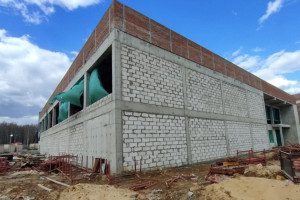 В Доброграде 56-летняя женщина погибла при падении с 9 метров на стройке ФОКа