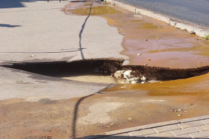 Стала известна причина провала асфальта у пединститута во Владимире