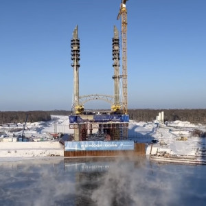 Рабочие продолжили строить мост через Оку на М-12 в 30-градусные морозы