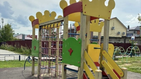 Главу администрации Покрова наказали из-за опасной детской площадки