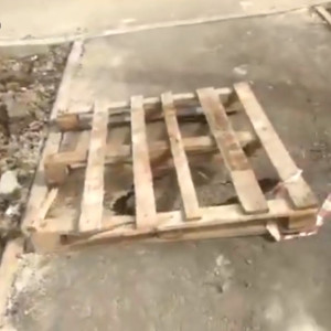 В Суздале у больницы провалился новый тротуар