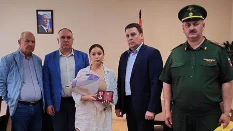 Во Владимире дочери погибшего в СВО бойца вручили Орден Мужества