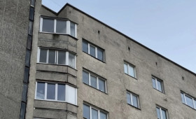 В Радужном ребенок упал с крыши недостроенного здания