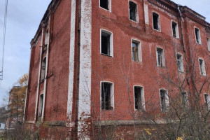 В Карабаново после суда снесут расселенный аварийный дом