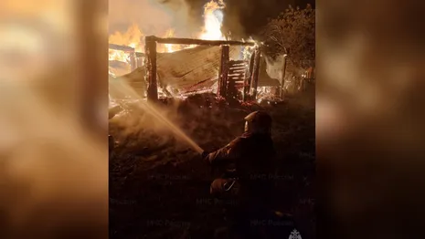 Во Владимирской области мощный пожар уничтожил частный дом дотла