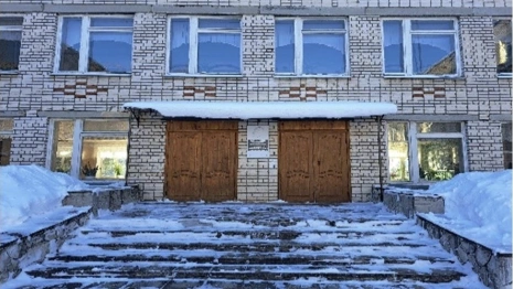 В Вязниках у школ и детсадов обледенели крыши и ступеньки