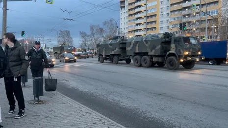 По Владимиру проехала военная колонна