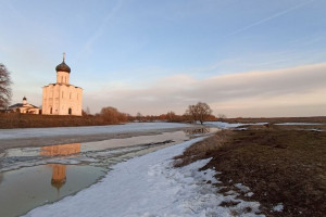 Во Владимирской области 12 га земли у храма Покрова на Нерли выставили на продажу