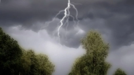 На Владимирскую область 30 мая надвигаются гроза и ураган