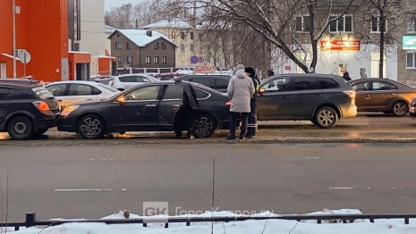 В Коврове у торгового центра столкнулись шесть машин