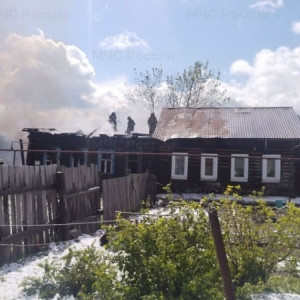 В Гусь-Хрустальном пожар охватил деревянный барак