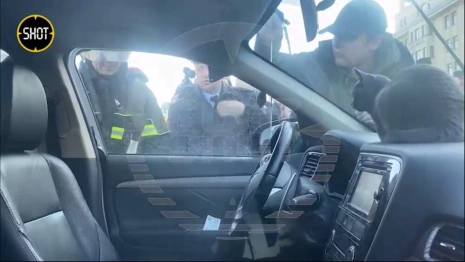 В центре Москвы развернули операцию по спасению кота-заложника