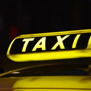 Во Владимире у таксиста угнали машину из-за отказа ехать в закрытый город