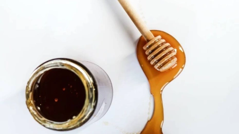 Владимирскую продавщицу меда задержали за обмен настоящих денег на «банк приколов»