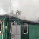 Во Владимирской области пожарные потушили охваченный огнем дом