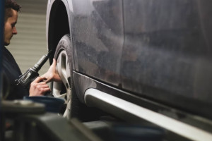 В Муроме двое водителей потребовали компенсацию из-за ям на дорогах