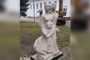 На улицах Владимира начали устанавливать скульптуры с фестиваля «Белого камня»