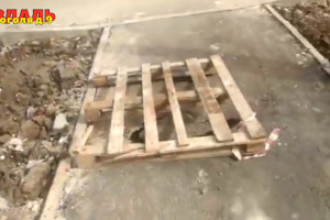 В Суздале у больницы провалился новый тротуар