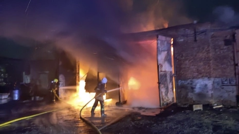 Ночной пожар во Владимире охватил 2 гаража