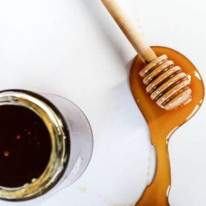 Владимирскую продавщицу меда задержали за обмен настоящих денег на «банк приколов»