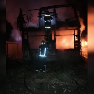 В Александровском районе в СНТ загорелся дачный дом