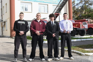 Пятерых парней из Гусь-Хрустального наградили за спасение 5 человек на пожаре